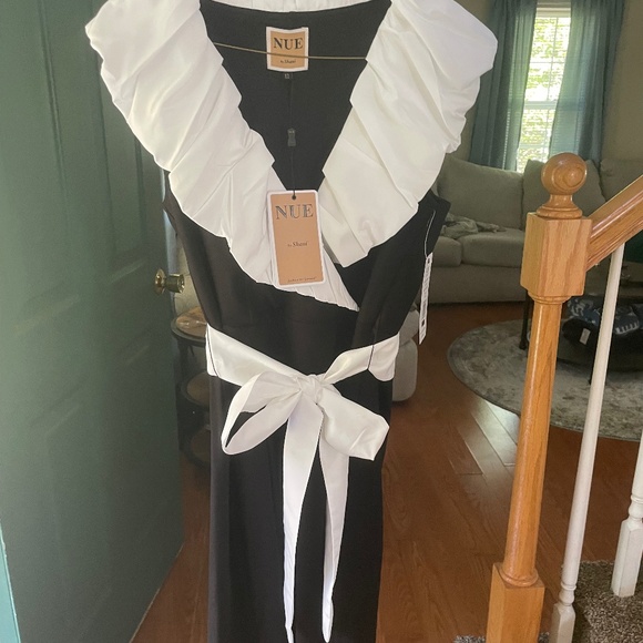 Dress - Picture 1 of 3